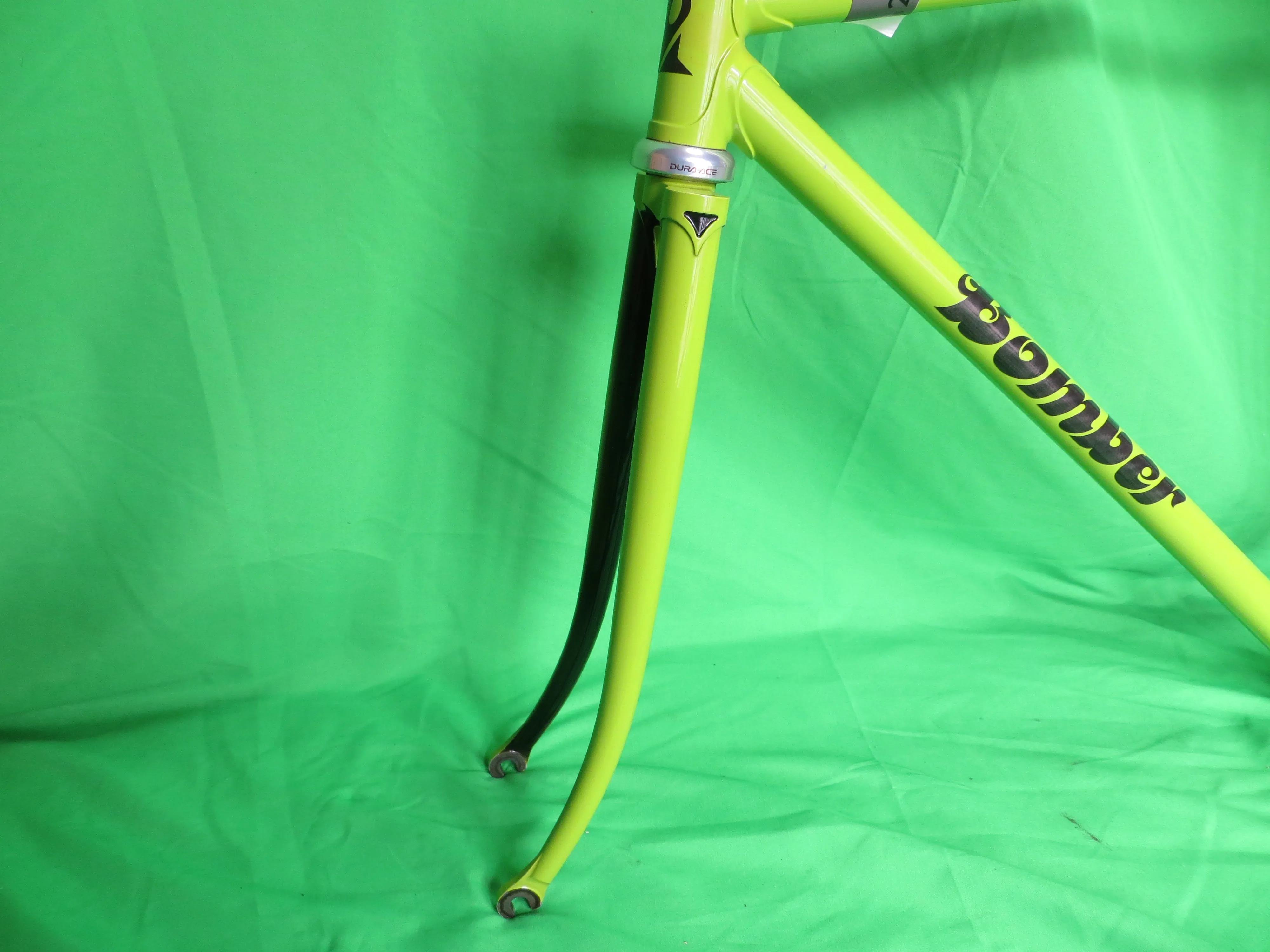 Bomber Pro // Green Black Fade // 48cm