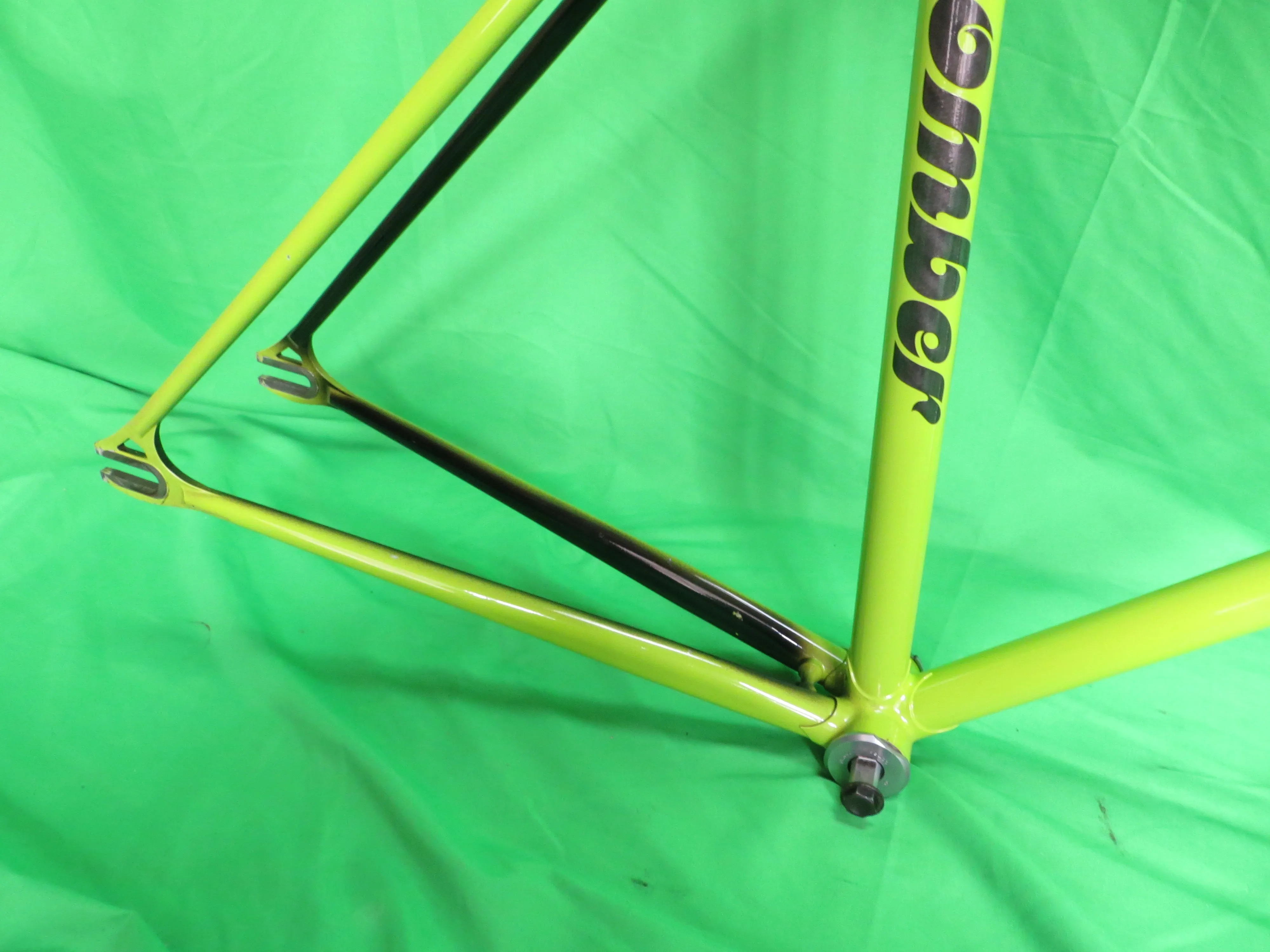 Bomber Pro // Green Black Fade // 48cm